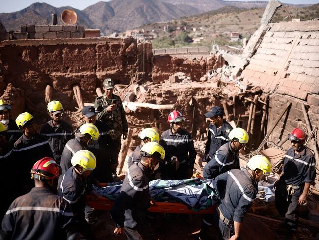 Equipos de rescate en Marruecos tras terremoto. Seprtiembre 2023. Foto: EFE/EPA/YOAN VALAT