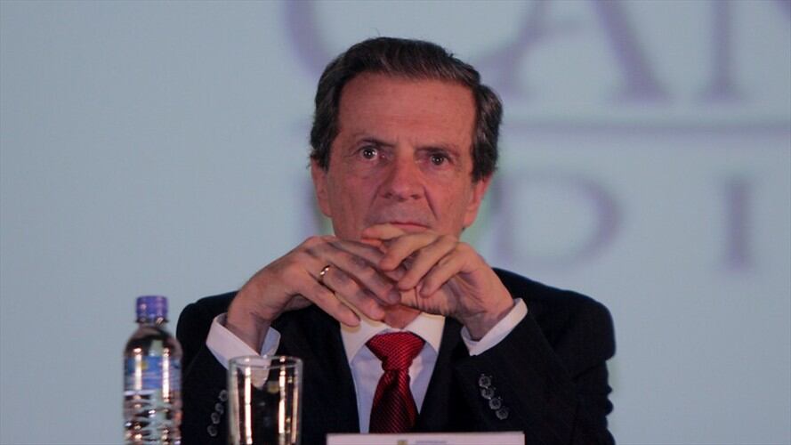 La Corte Suprema de Justicia ordenó a Fernando Londoño devolver las acciones de la empresa Invercolsa a Ecopetrol. Foto: Colprensa / DIEGO PINEDA