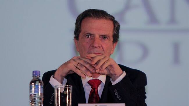 La Corte Suprema de Justicia ordenó a Fernando Londoño devolver las acciones de la empresa Invercolsa a Ecopetrol. Foto: Colprensa / DIEGO PINEDA
