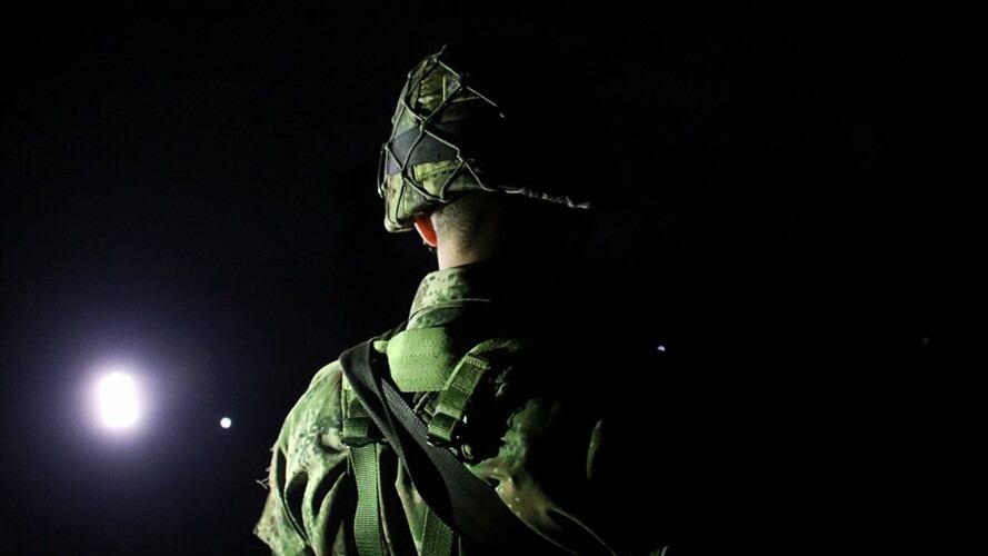 Los militares fueron rodeados por las comunidades, que exigieron detener las actividades . Foto: Colprensa