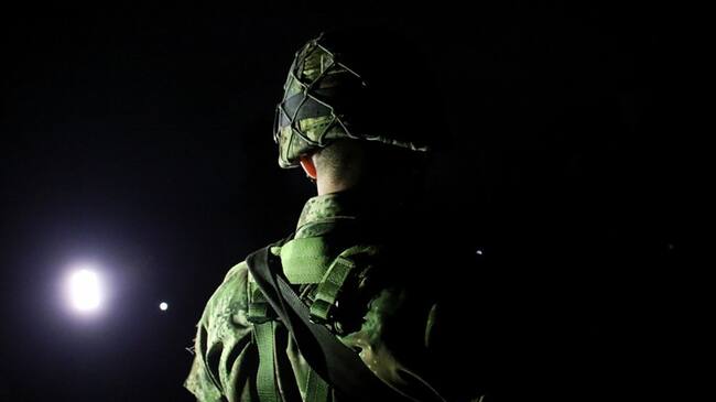 Los militares fueron rodeados por las comunidades, que exigieron detener las actividades . Foto: Colprensa