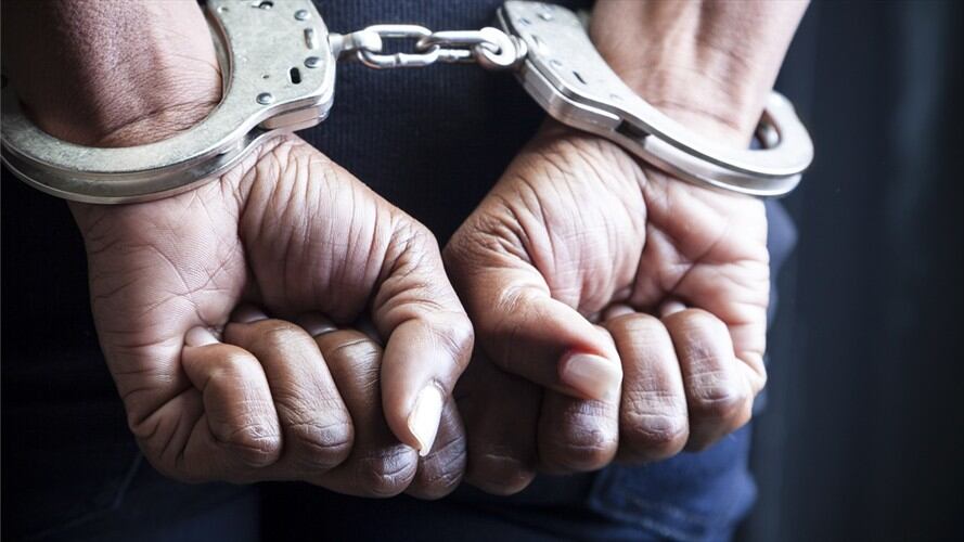 Imagen de referencia de hombre capturado. Foto: Getty Images / Bill Oxford