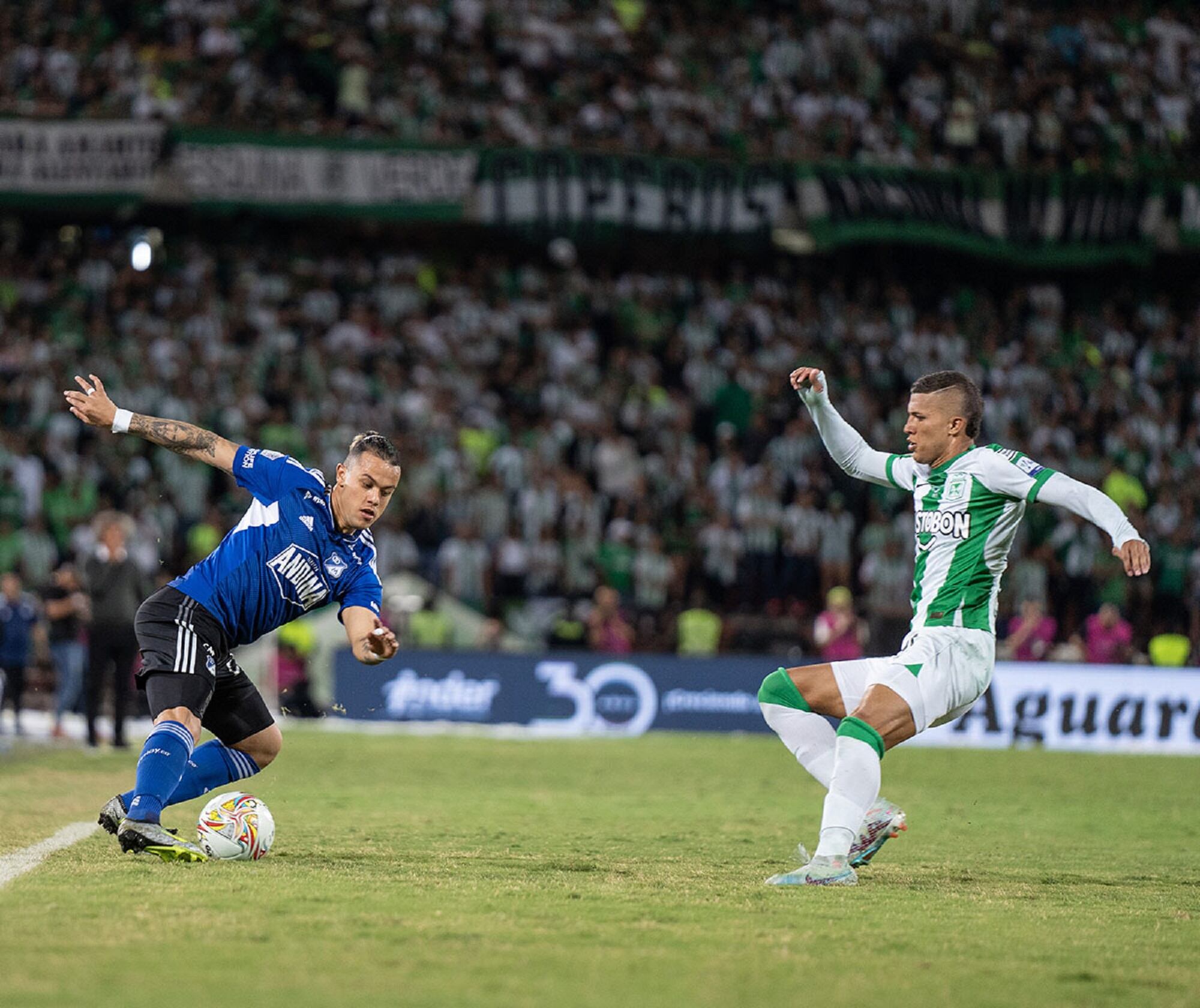 Leonardo Castro de Millonarios (izquierda) y Nelson Deossa de Atlético Nacional (derecha). Final ida Liga Colombiana. Medellín 21 de junio de 2023. Foto: Twitter oficial Millonarios FC.