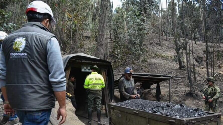 En las minas fueron halladas personas indocumentadas.. Foto: Corpoboyacá