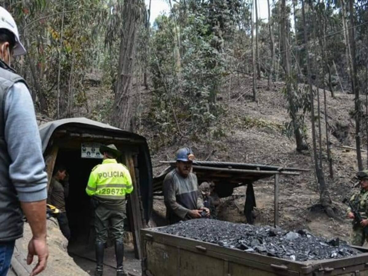 Hallan menores de edad en 10 bocaminas ilegales que fueron cerradas en Samacá