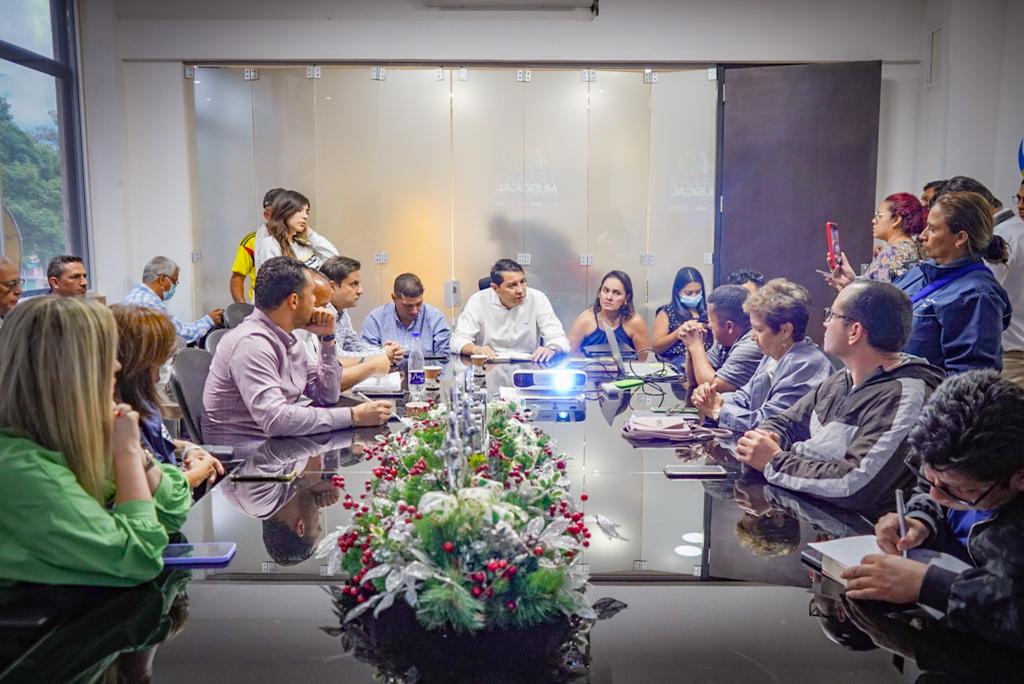 Acuerdo para levantar paro de transportadores en Ibagué. Foto: @Alcaldiaibague