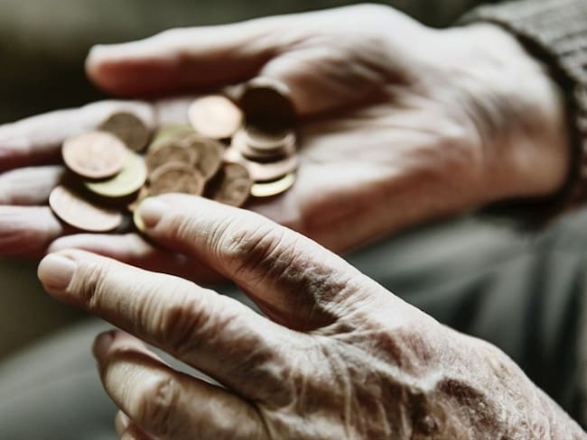 Corte inicia estudio a decreto que reduce la cotización de salud de pensionados. Foto: Getty Images