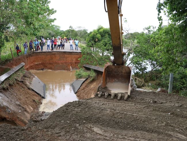 Puente colapsado en Ayapel, Córdoba. Foto: prensa Gobernación de Córdoba.
