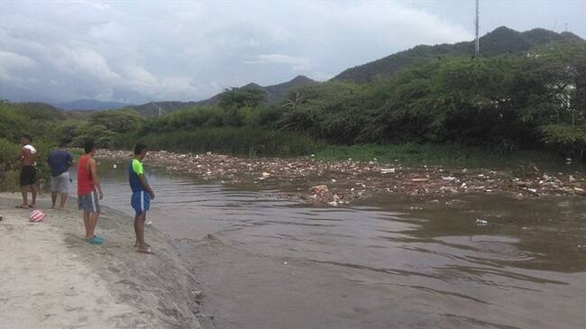 Según el alcalde Rafael Martínez y la directora del Dadsa, Carmen Patricia Caicedo, no se ve ninguna inversión en temas de recuperación de los ríos Manzanares y Gaira. Foto: Río Manzanares (Cortesía fundación Salva tu Río)