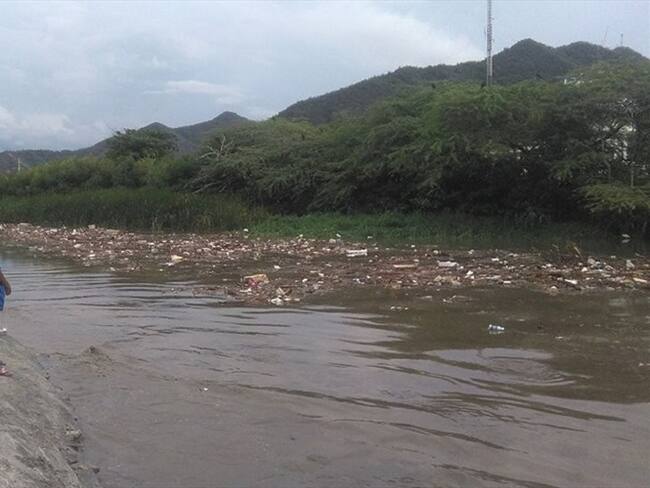 Según el alcalde Rafael Martínez y la directora del Dadsa, Carmen Patricia Caicedo, no se ve ninguna inversión en temas de recuperación de los ríos Manzanares y Gaira. Foto: Río Manzanares (Cortesía fundación Salva tu Río)