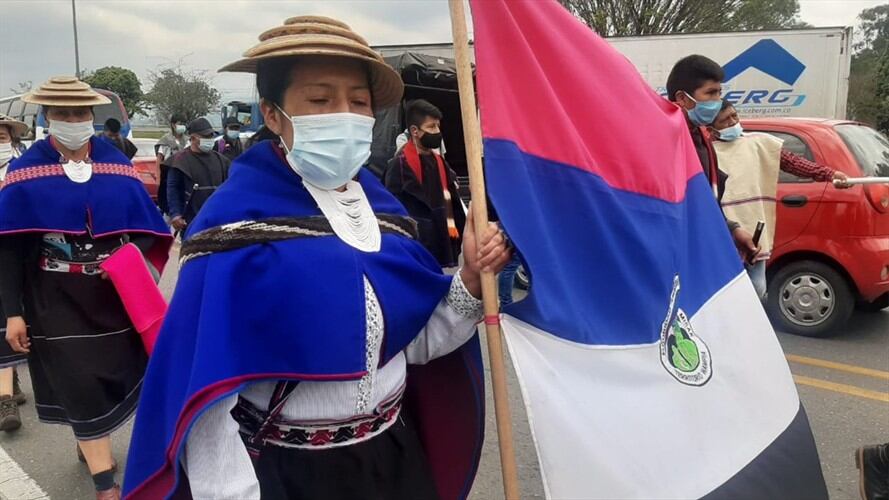 Las comunidades se concentraron en el norte de Popayán e iniciaron una marcha que recorrió la vía Panamericana por un solo carril. Foto: Cortesía Indígenas Misak