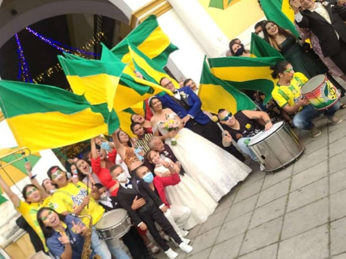 La pareja santandereana que se casó al estilo del Atlético Bucaramanga