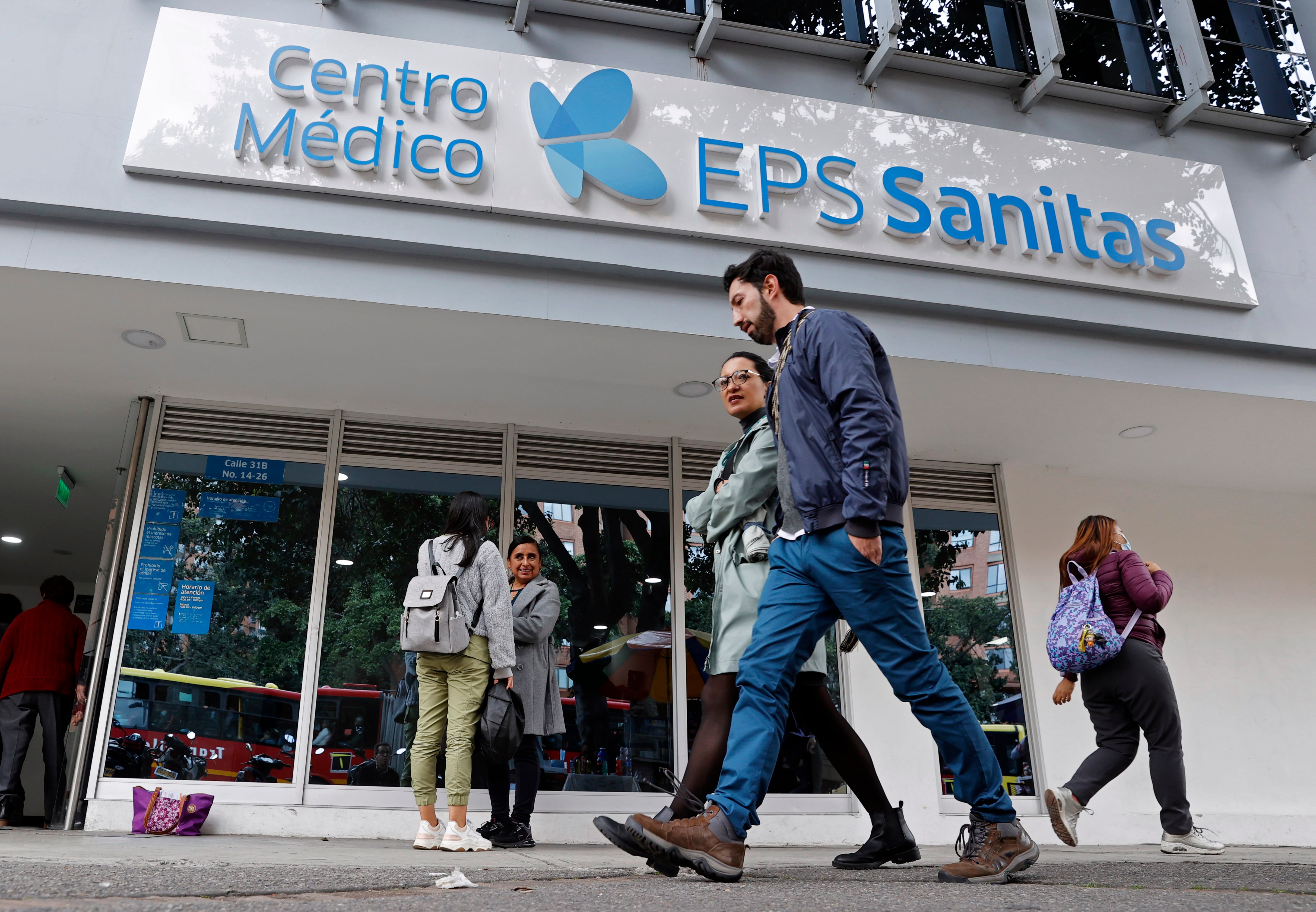 Centro médico de la EPS Sanitas en Bogotá. EFE / Mauricio Dueñas Castañeda