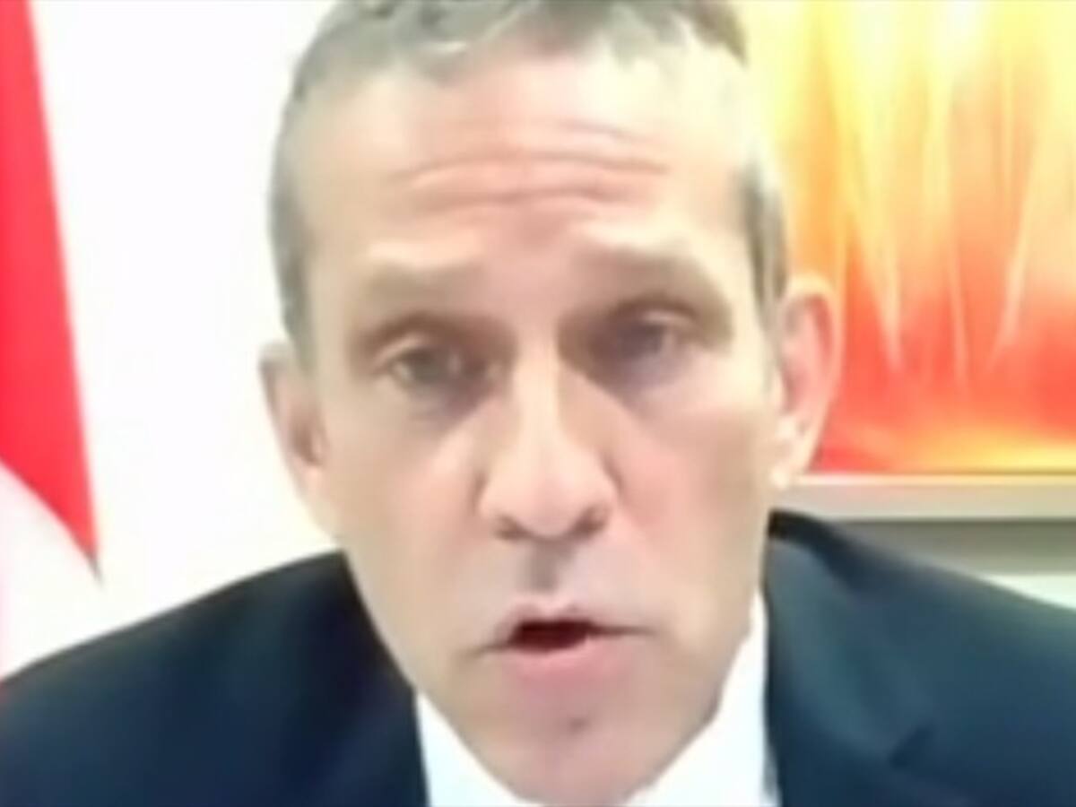 Video: El fuerte disgusto que sufrió el embajador de Canadá en Colombia por mala conexión