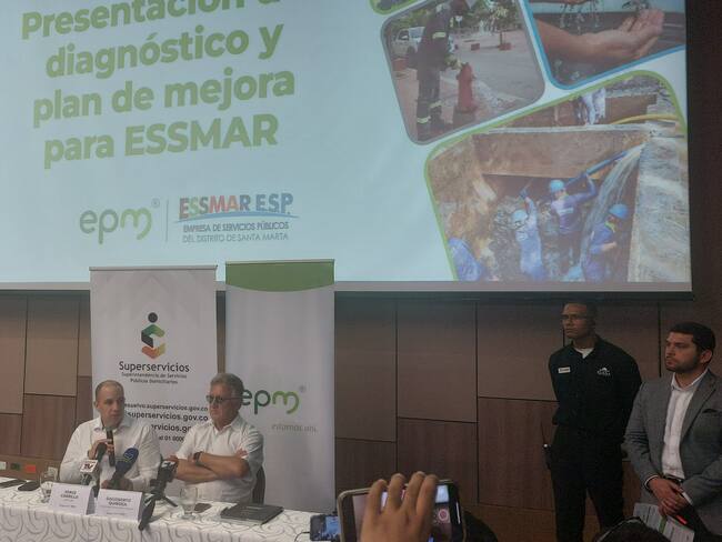 Anuncio del plan de mejoramiento de la ESSMAR. Foto: Gissell Campo W Radio