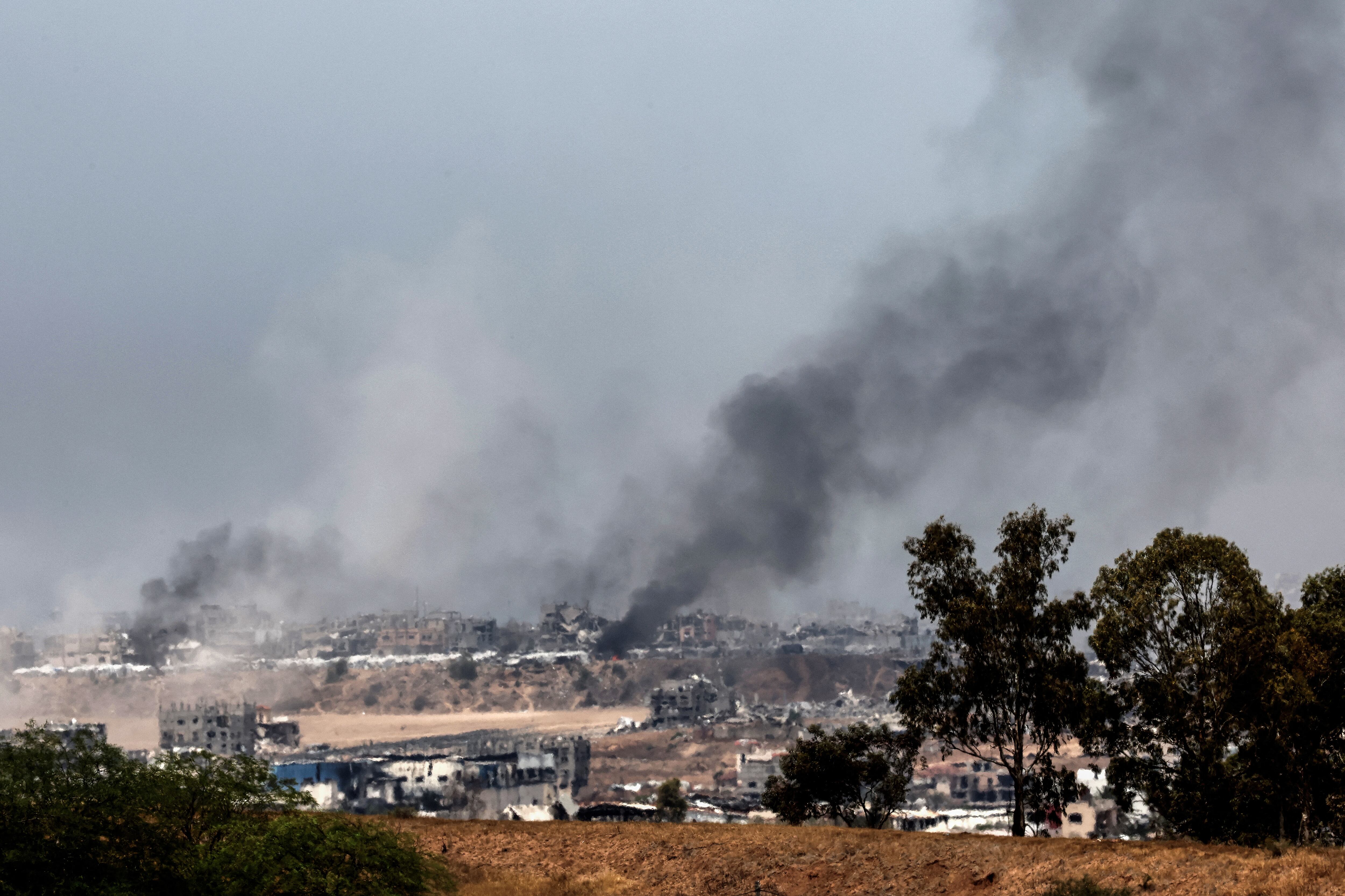 Nube de humo tras bombardeos israelís a la Franja de Gaza. FOTO: JACK GUEZ/AFP via Getty Images