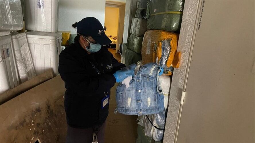 La mercancía aprehendida fue hallada al interior de un restaurante de comida oriental. Foto: Cortesía Dian