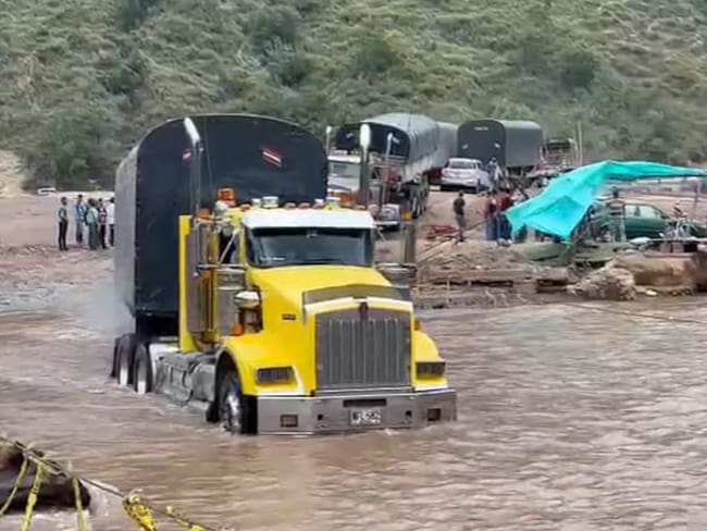 Más de 400 vehículos de carga están cruzando a diario por El Tarrita