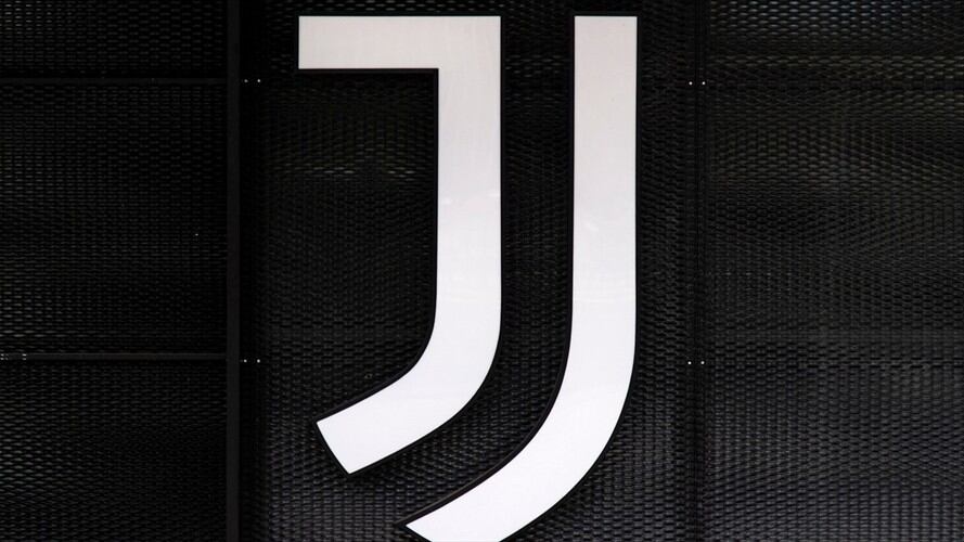 Escudo e imagen de la Juventus de Turín. Foto: MARCO BERTORELLO/AFP via Getty Images