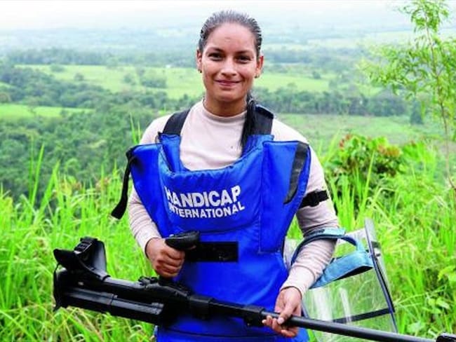 Jeiny Riaño, una de las pocas mujeres que desminan el país