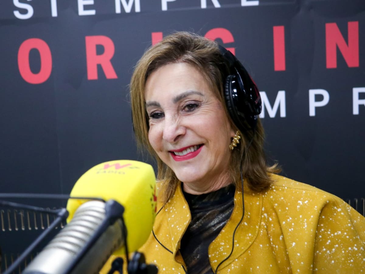 Carmiña Villegas enseñó cómo comer buñuelo y tamal sin perder la elegancia en época de Navidad