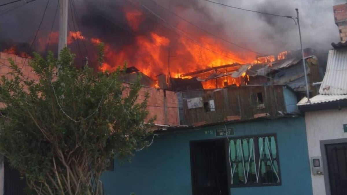 Incendio En Ciudad Bol var Localidad De Bogot Dej 11 Viviendas incendio-en-ciudad-bol-var-localidad-de-bogot-dej-11-viviendas