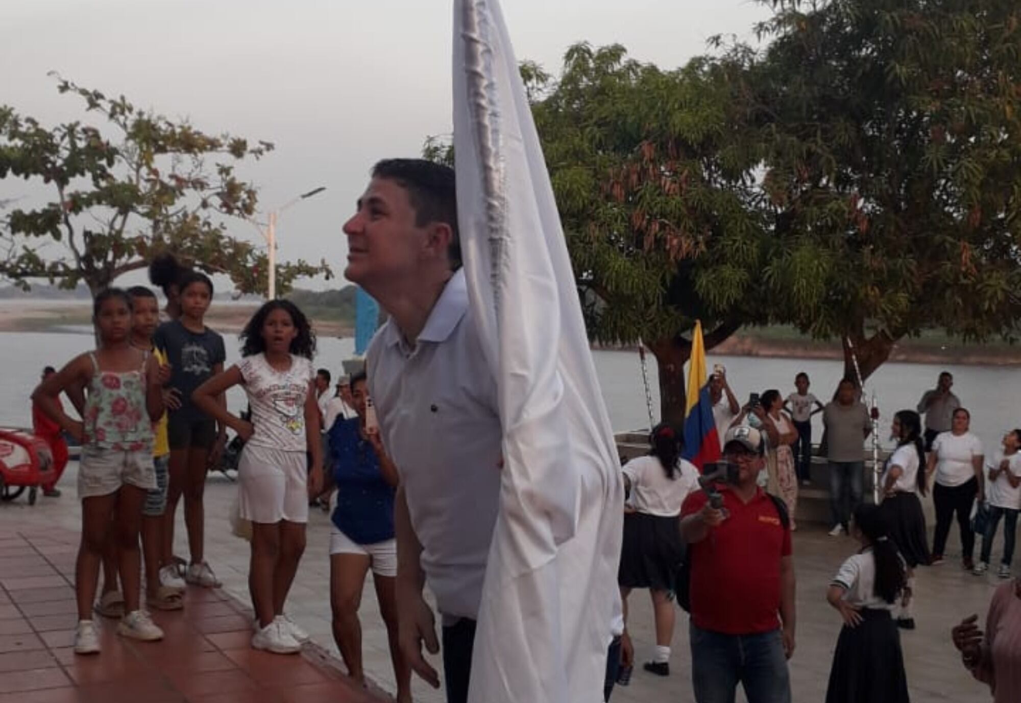 Foto: Juan Carlos Bayter al llegar a la Catedral La Candelaria / Sandra Aldana.