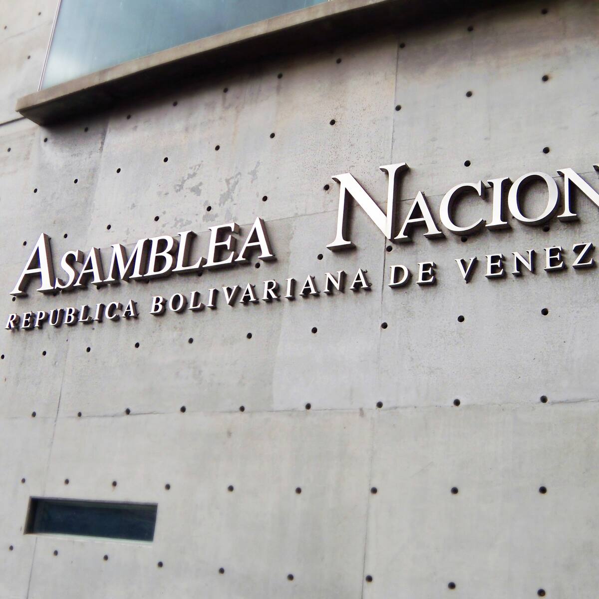 Venezuela solicitó alerta de interpol contra exdiputados: Asamblea Nacional responde