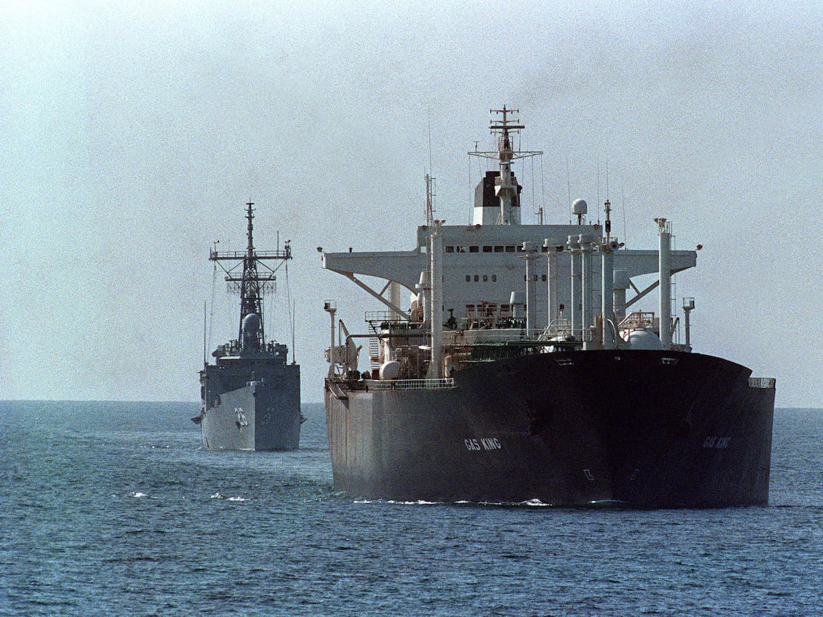 EE.UU. reiniciará el bloqueo naval a Irán el martes y promete apoyo a los otros barcos