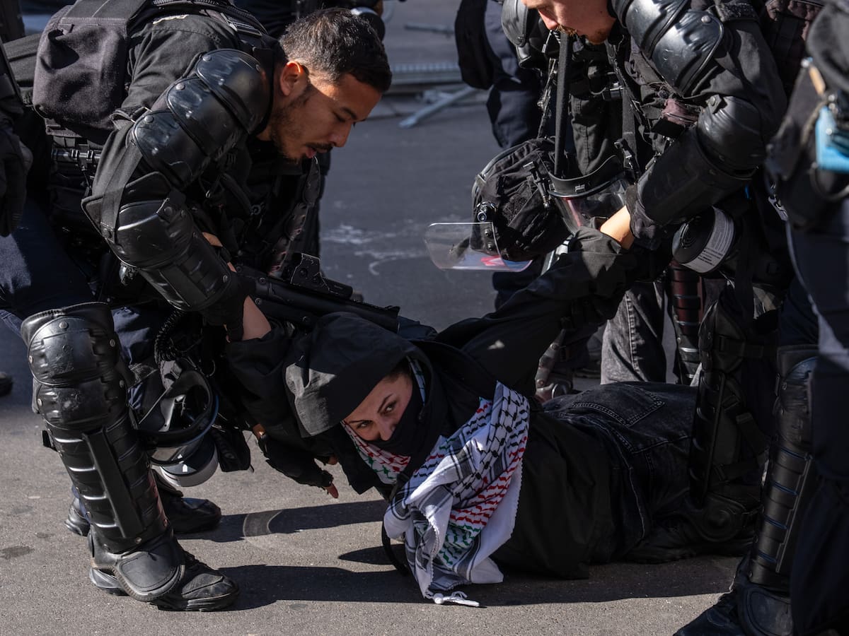 ¿Qué está pasando en Francia y por qué los ciudadanos están protestando?