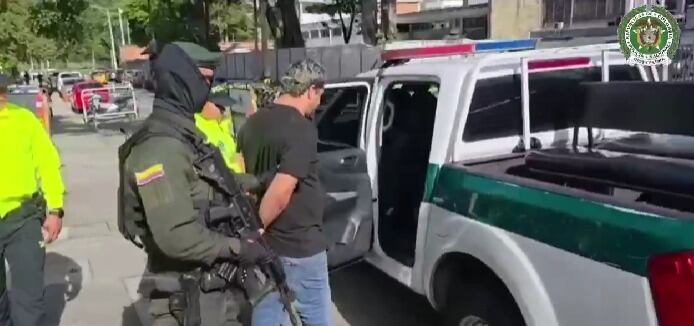 Captura de alias 'Roger' en Medellín, Antioquia. Foto: cortesía cuenta X - Brigadier General Carlos Fernando Triana Beltrán, Director de la Policía Nacional.
