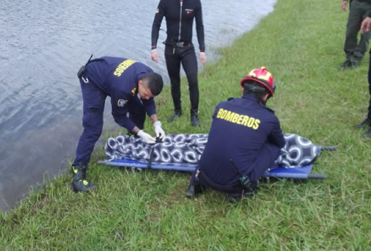 Joven ahorago en represa de Guatapé. Foto: Bomberos Voluntarios de Guatapé