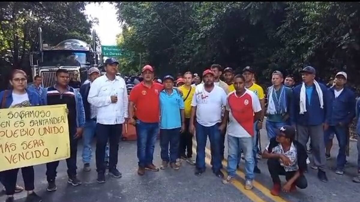 Completa más de 24 horas protesta en la vía Bucaramanga - Barrancabermeja