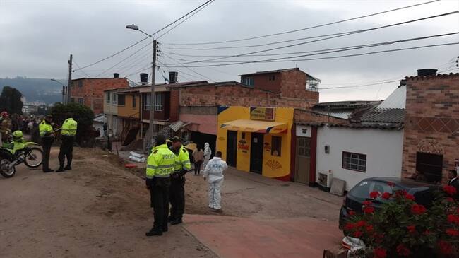 A la zona llegaron hombres de bomberos, Policía Metropolitana y Dijin.. Foto: La W