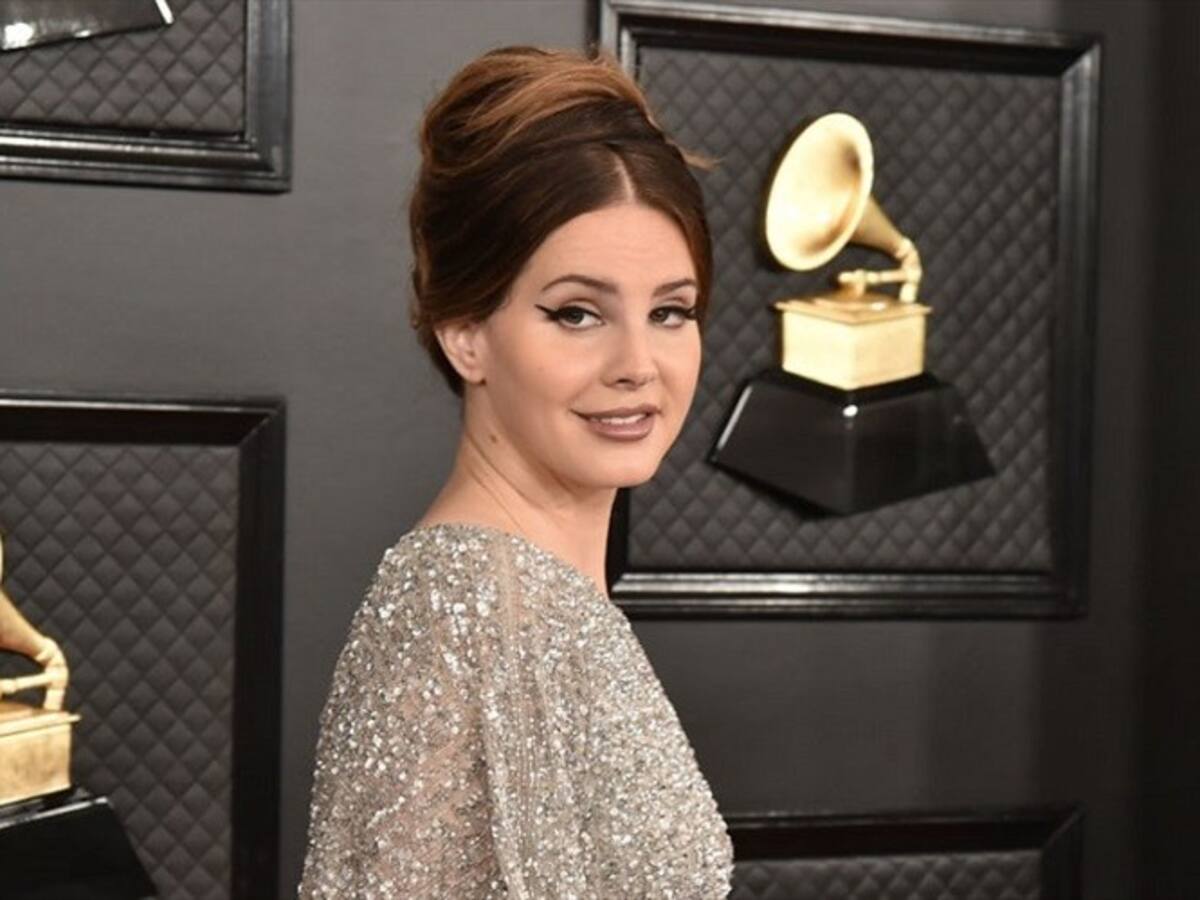 ¿Era o no un tapabocas? Las críticas que ha recibido Lana del Rey por su mascarilla