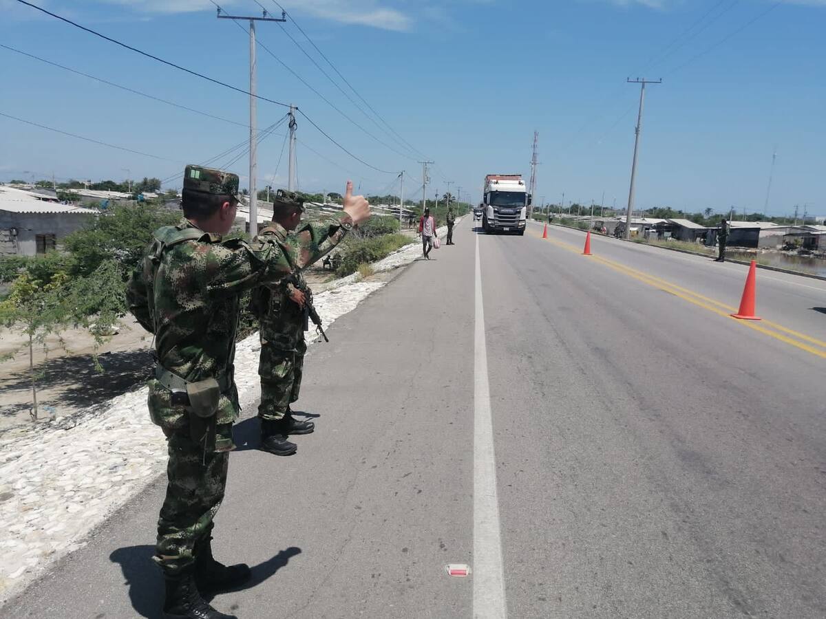Tropas de la Segunda Brigada del Ejército hacen presencia en la vía Barranquilla-Ciénaga