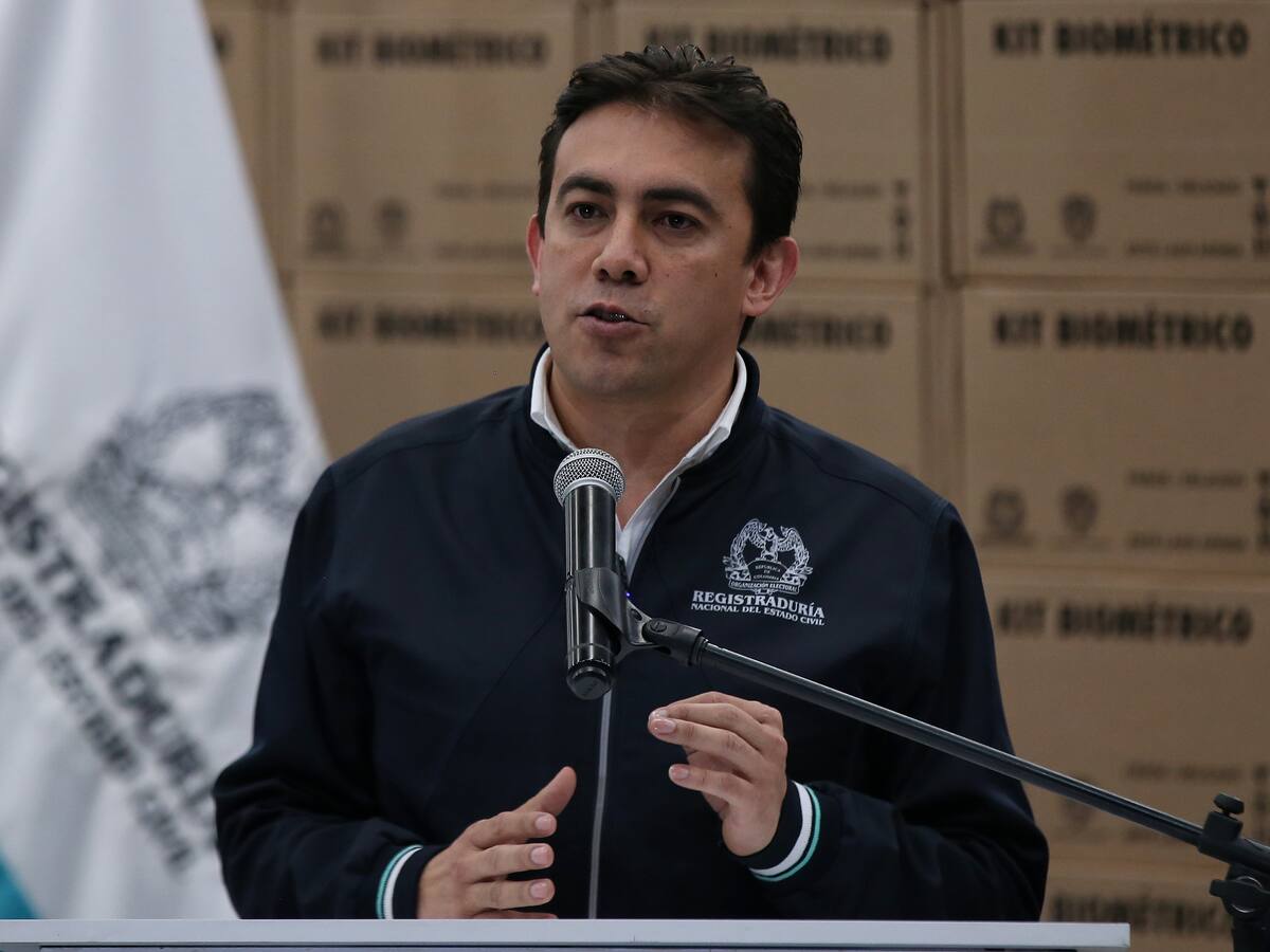 Debate en La W: ¿Debe renunciar el registrador nacional Alexander Vega?