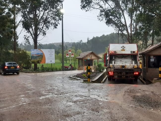 “No seamos cavernícolas, exijámosle a la comunidad que recicle y no traigamos basuras de otros municipios", dice una de las docentes. Foto: La W