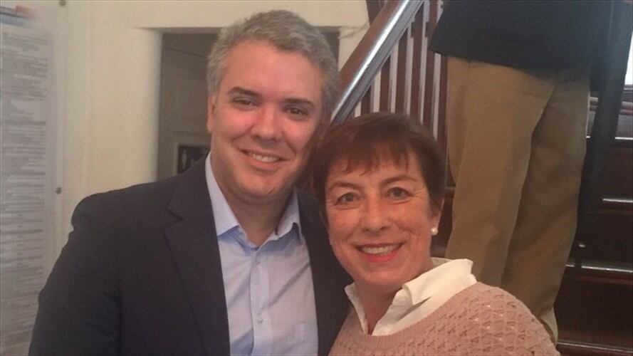 W Radio conoció que tras el primer análisis a la hoja de vida realizado por la secretaria general de la entidad esta no cuenta con la experiencia ni la formación académica requerida para el cargo. Foto: Twiiter/ Claudia Ortiz.