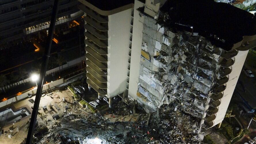 Derrumbe del edificio Champlain Towers South de Florida. Foto: Tayfun Coskun/Anadolu Agency via Getty Images