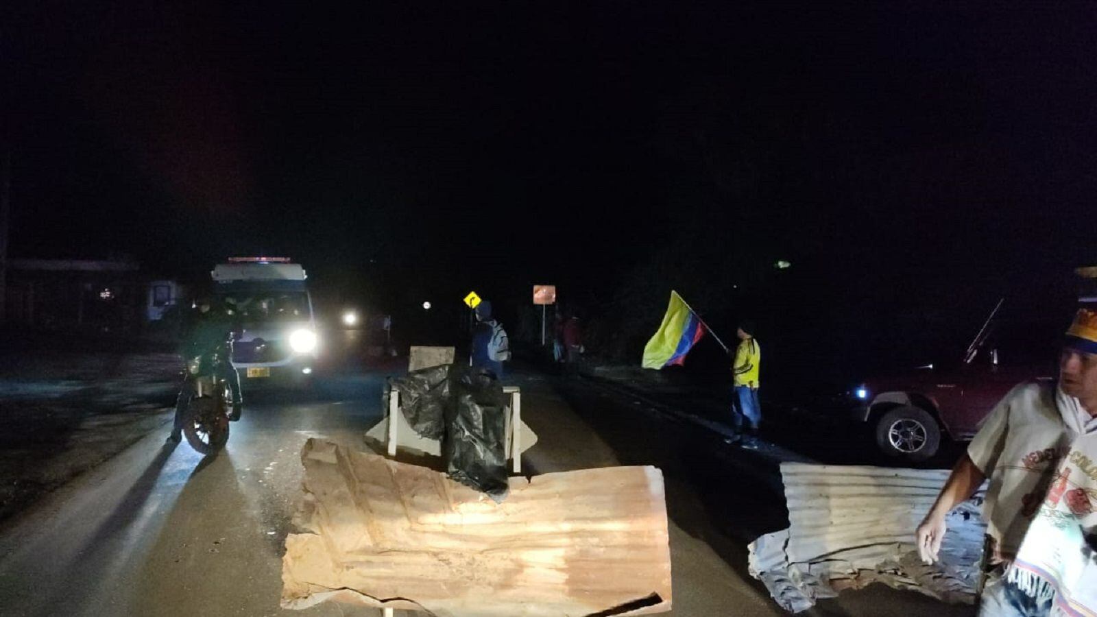 Campesinos bloquean la vía Cúcuta-Pamplona - Colprensa