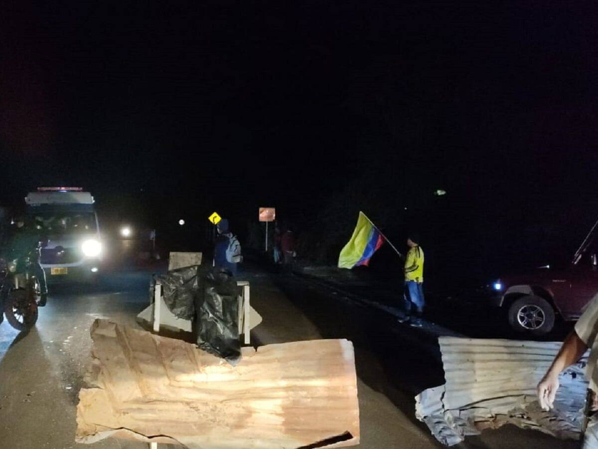 Campesinos bloquean la vía Cúcuta-Pamplona