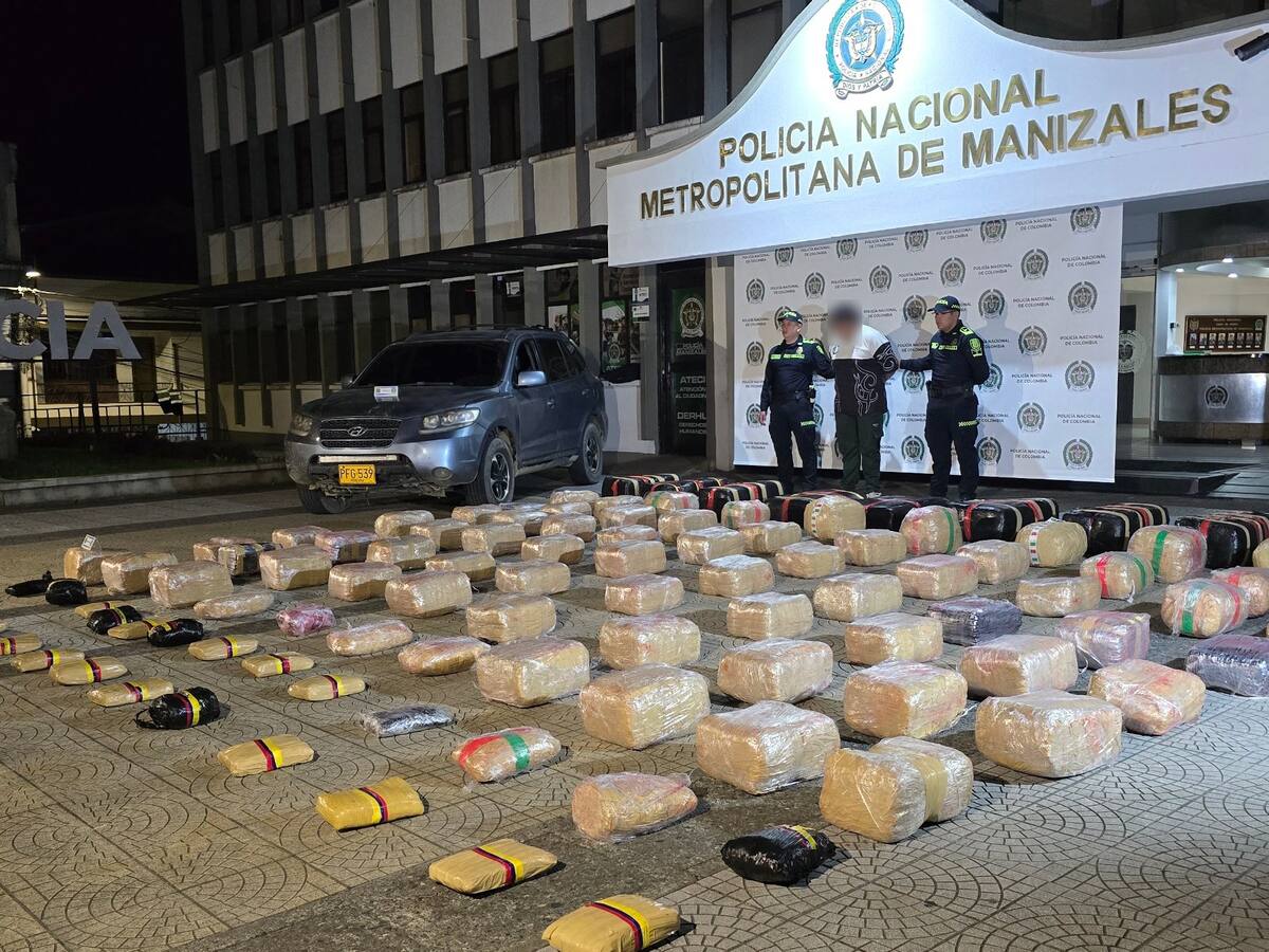 Policía incauta más de media tonelada de marihuana que era transportada en una camioneta en Caldas