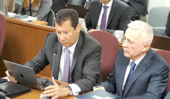 Declaración de Álvaro Uribe en juicio en su contra. Foto: Captura de pantalla del juicio