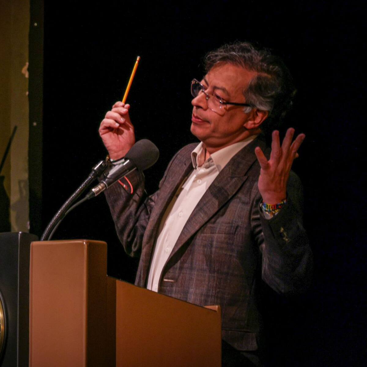 “Por un negocio de esmeraldas”: nueva hipótesis del presidente Petro tras magnicidio de Miguel Uribe