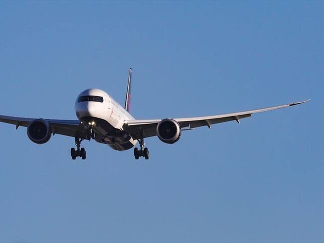 Proyecto de ley busca sancionar a aerolíneas por cancelación y sobreventa de vuelos