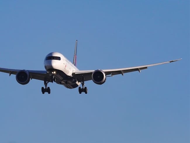 Proyecto de ley busca sancionar a aerolíneas por cancelación y sobreventa de vuelos