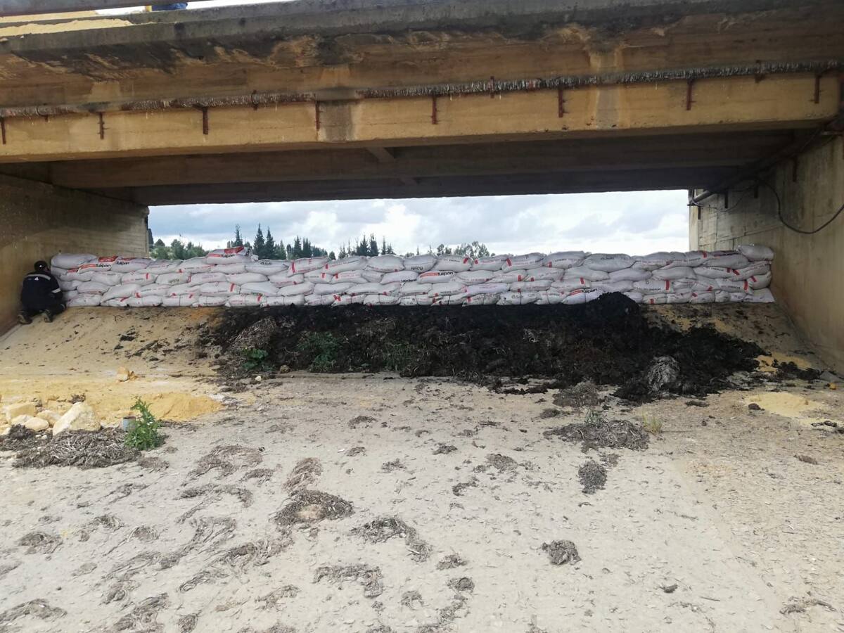 Comunidad de Tuta y Usochicamocha construyen dique en la represa La Playa, Boyacá