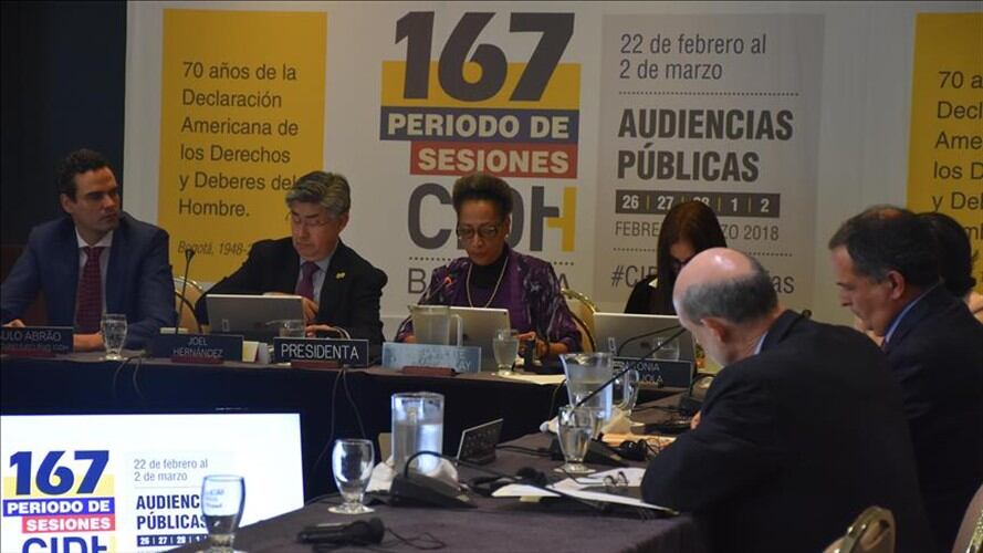 La comisionada Margarette May Macaulay (centro) durante una audiencia sobre el indulto otorgado al expresidente peruano Alberto Fujimori, en el 167 periodo de sesiones de la CIDH. Foto: Agencia Anadolu