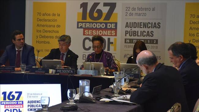 La comisionada Margarette May Macaulay (centro) durante una audiencia sobre el indulto otorgado al expresidente peruano Alberto Fujimori, en el 167 periodo de sesiones de la CIDH. Foto: Agencia Anadolu